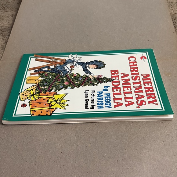 90s Amelia Bedelia Helps Out & Merry Christmas, Amelia Bedelia by Peggy Parish - Picture 13 of 16